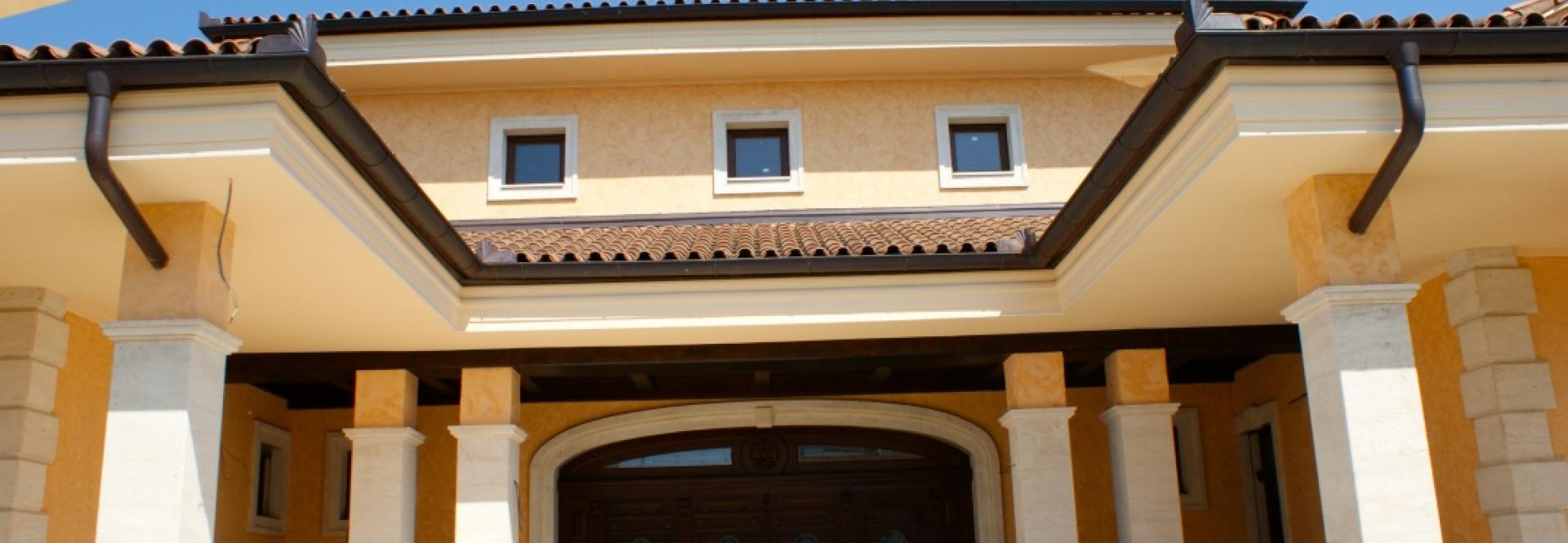 Tretia Galéria domy a strechy