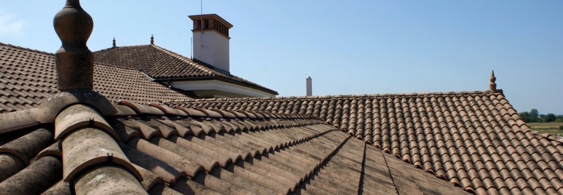 Tretia Galéria domy a strechy